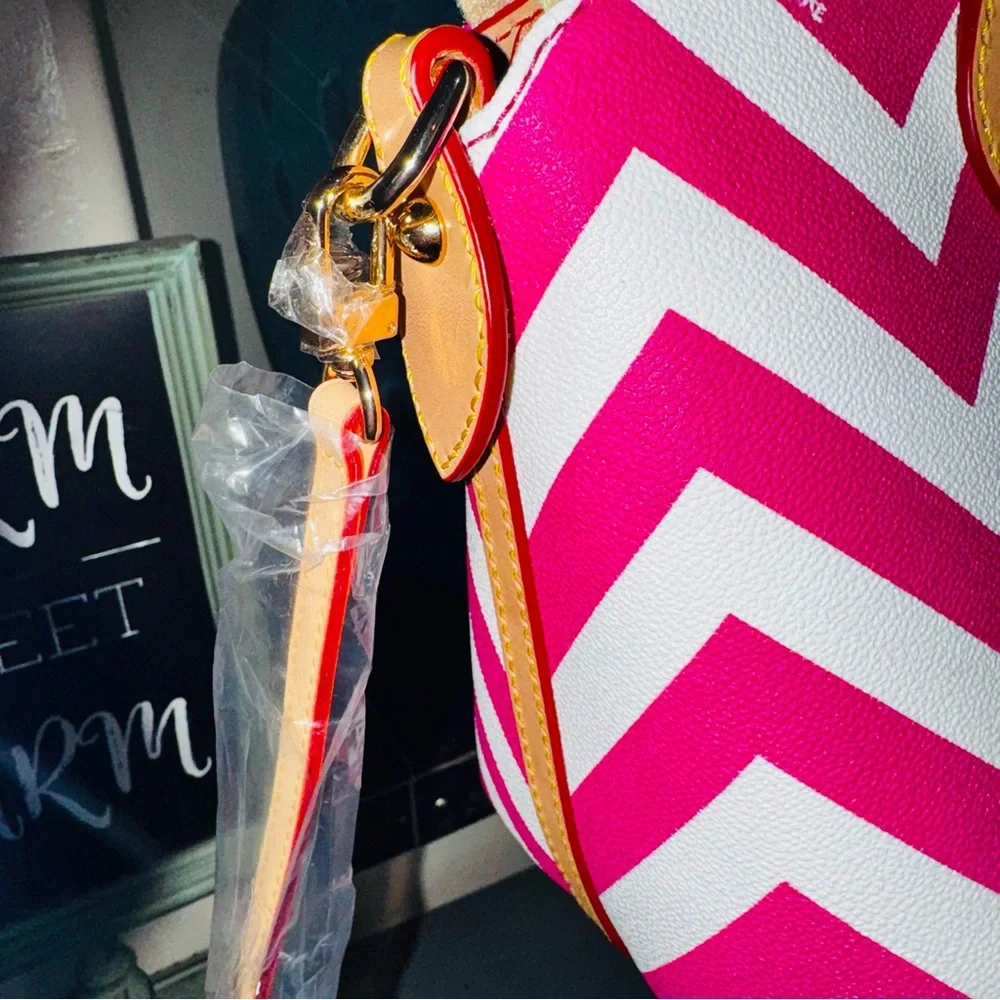 Dooney & Bourke like new